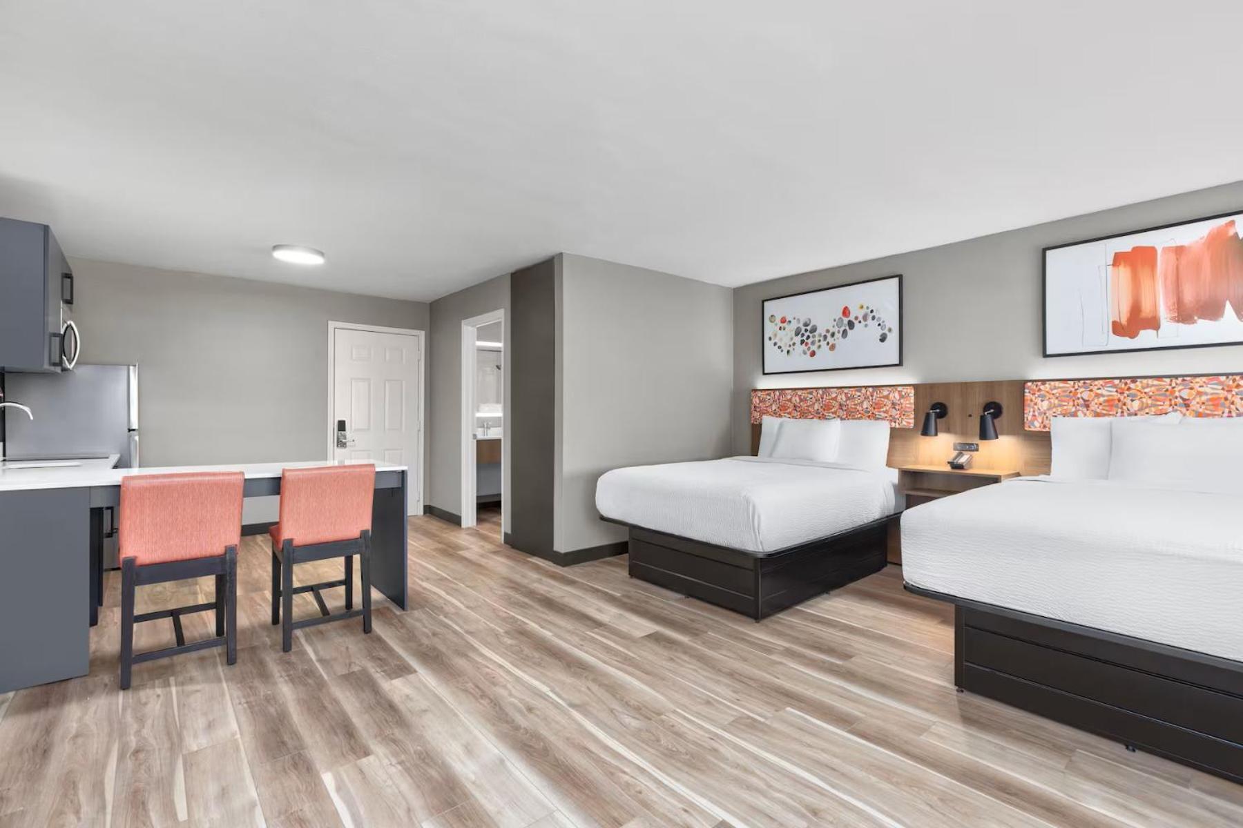 Deluxe Studio with Two Queen Beds - Non-Smoking